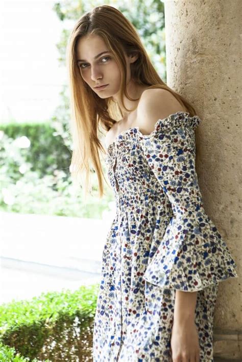 Anastasia R Model Agency Team・evviva｜東京の外国人モデル事務所 ティーム・エヴィーバ