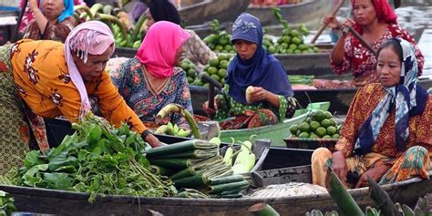 Masyarakat Indonesia Diwarnai Oleh Titik Titik Kegiatan Usaha Ekonomi