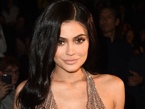 Kylie Jenner Is Pregnant 20 Year Old Reality Star Expecting First