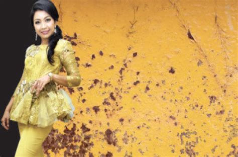 Kau buat malamku jadi gerhana dan hidupku tiada maknanya hanya bernyawa namun tak bermaya. TranformaSiSemasA: Penyanyi Roeziah Mustapha Atau Azie ...
