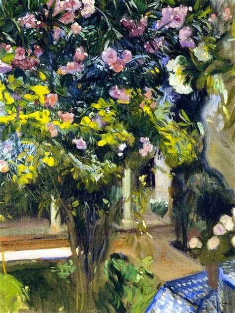 Está en un acantilado con lo que diafrutas de vistas a la bahía. Las flores de Sorolla