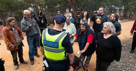 Roadworks Protesters Clash With Vic Police Western Advocate Bathurst Nsw