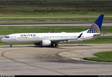 N27503 Boeing 737 9 Max United Airlines Roger M Jetphotos