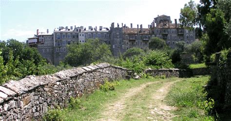 Από την στιγμή που βρυχάται η αίτνα, τετέλεσται. ΕΚΘΕΣΗ ΦΩΤΟΓΡΑΦΙΩΝ: ΑΓΙΟΝ ΟΡΟΣ - ΜΟΝΗ ΒΑΤΟΠΕΔΙΟΥ