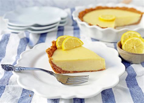 Lemon Cream Pie A Simple Creamy Lemon Cream Pie With Fresh Lemon Zest
