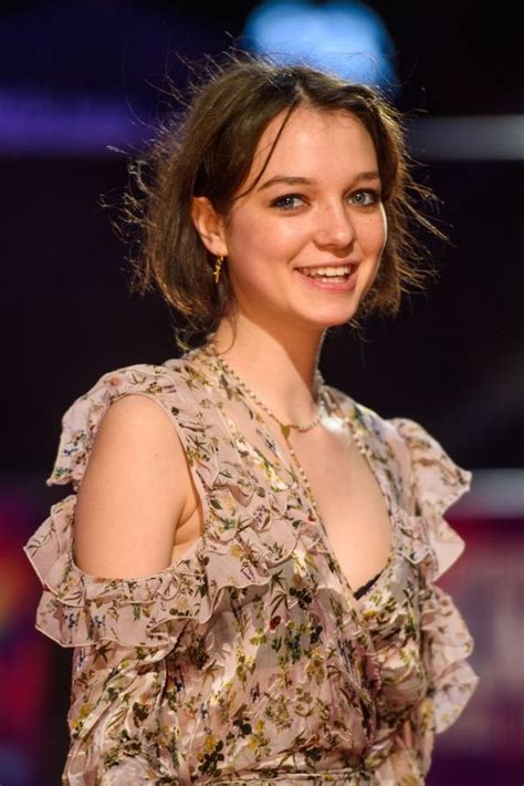 She is an actress, known for mister lonely (2007), dark river (2017) and hanna (2019). Esme Creed-Miles - Actor - CineMagia.ro