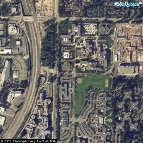 Located at one microsoft way in redmond, washington, microsoft initially moved onto the grounds of the campus on february 26, 1986, weeks before the company went public on march 13. Map
