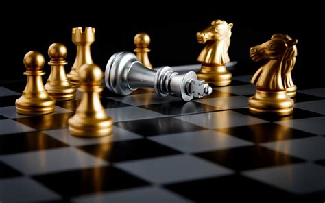 Golden Silver International Chess Closeup Preview
