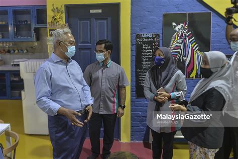 Tan sri noh omar made the decision to tender his resignation upon discussion with the honourable prime minister of malaysia, the statement said. Noh Omar Lawatan Kerja ke Premis Perniagaan Milik PUNB