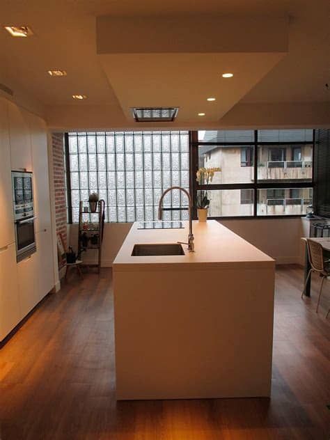 Busca tiendas cocinas en bilbao en páginas amarillas. Una cocina con isla, por Santos Estudio Bilbao