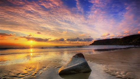 Beach Sunset Sun Sea Cloudy Sky Stone Wallpaper 1600x900