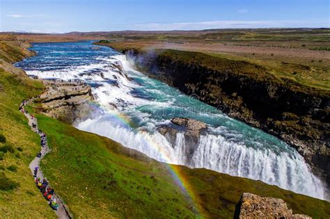 This breathtaking beauty is also one of the celebrated natural wonders of the. Waterval Gullfoss En Regenboog, IJsland Stock Afbeelding - Afbeelding bestaande uit water ...