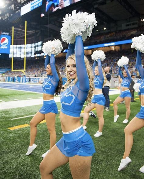 The Cheerleaders Are Performing On The Field For The Football Game In