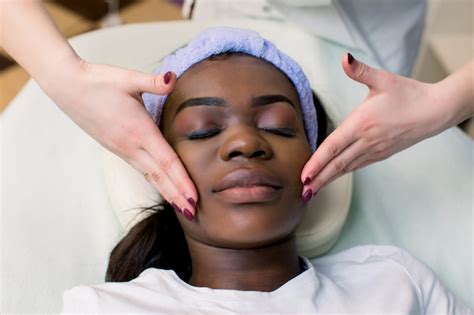 Premium Photo African American Pretty Woman Enjoying Face Massage At