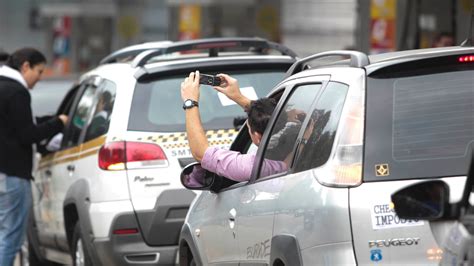 Keep up to date with every new upload! Fotos: Consumidores fazem fila para aproveitar "dia sem ...