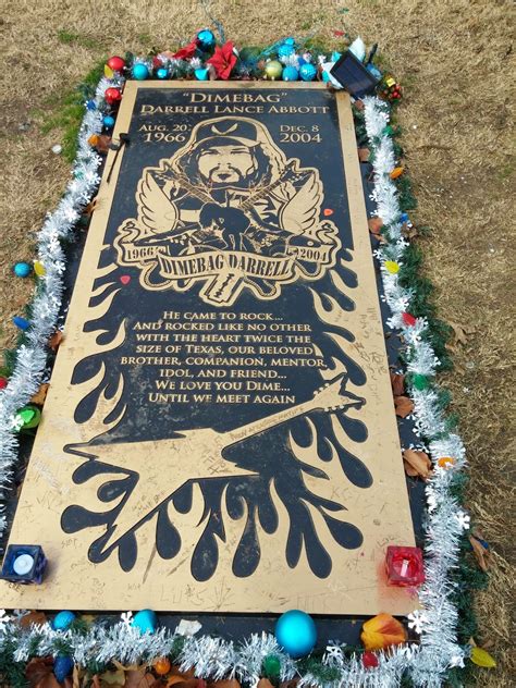 The Adventures Of Blogger Mike Dimebag Darrells Grave Arlington Tx