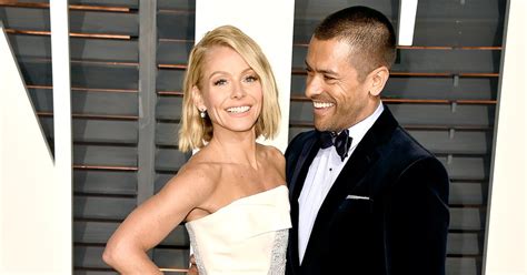 Kelly Ripa Mark Consuelos Celebrate 21st Wedding Anniversary