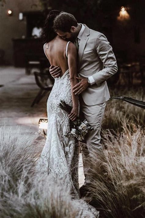 20 Romantic Shoulder Kiss Wedding Photography Pose Ideas Deer Pearl