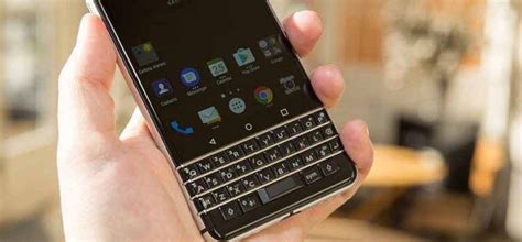 Press the blackberry button and show keypad · 6. BlackBerry Has Reintroduced QWERTY Keypad With KEYone