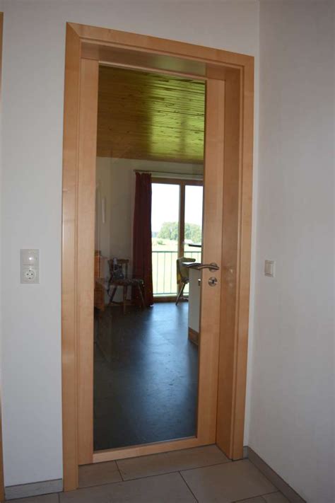 Ich weiß nicht wo sie hingeht, woran es liegen kann, sie hat wohl ihre gründe und es geht mich auch nichts an, doch seit ewiger zeit leb ich tür an tür mit alice. Schreinerei Natterer
