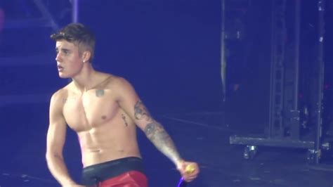 justin bieber loses pants on stage youtube