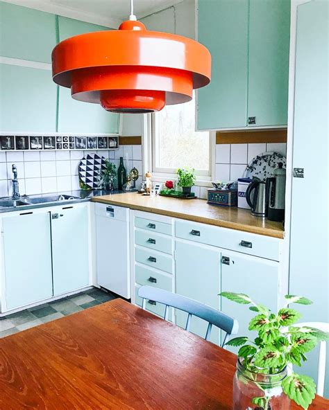40 Combine Retro Kitchen Designs In A Modern Cozy Kitchen Space