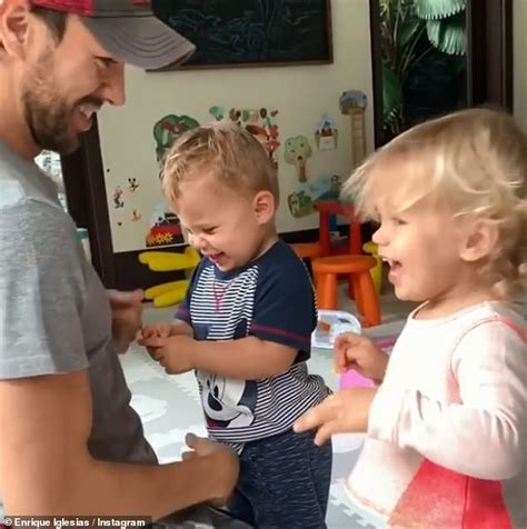 Anna kournikova brachte im dezember 2017 zwillinge zur welt © instagram. Anna Kournikova lets her and Enrique Iglesias' twins run ...