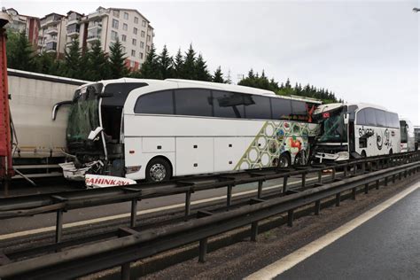 Anadolu Otoyolu Nun Kocaeli Kesiminde Arac N Kar T Zincirleme