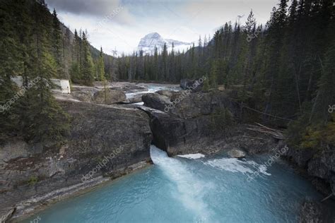 Puente Natural En El Parque Nacional Yoho Fotografía De Stock