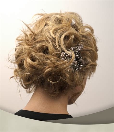 Past hair experiences could have damaged your hair. Stunning Short Wedding Hairstyles for Women - Pretty Designs