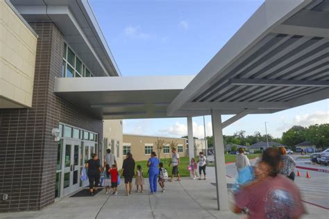 Students Attend New Freeport Elementary On First Day News