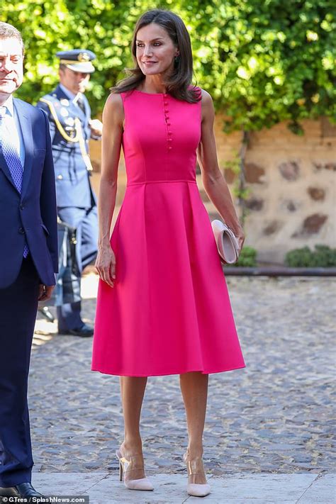 Queen Letizia Of Spain Stuns In Pink Dress As She Presents Awards In