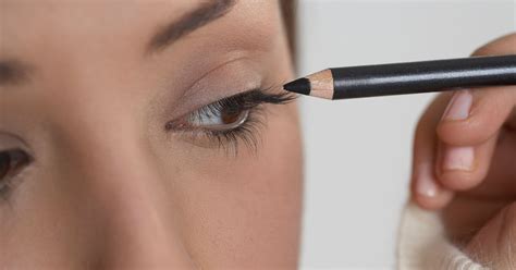 What Tightlining Is The Makeup Trick Thatll Make Your Eyes Pop
