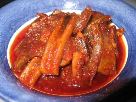 Berasal dari terengganu di negeri jiran, menu ikan singgang adalah sajian praktis yang mudah dibuat — bahkan untuk kamu yang baru belajar masak. SweetieSaQi: Sambal Tumis Sotong Kering