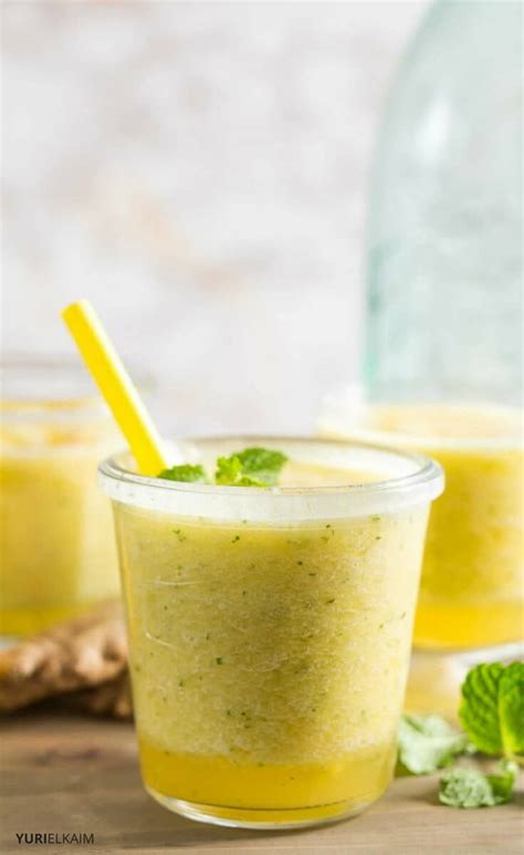 In fact spicy food acts as an expectorant and de congests the sinus, and lungs by removing excess mucous that that's hard to advise, but sore throats are usually caused by acids excreted by the bacteria infecting the throat. The Best Smoothie for Sore Throat Symptoms | Recipe ...