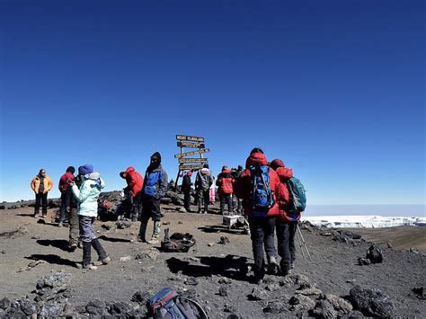 Ухуру (bg) höchster gipfel des kibo (de); How Does it Look Like Climbing Kilimanjaro | Safari Junkie