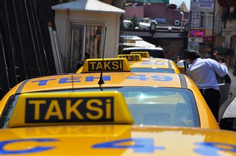 Do taxis in Istanbul take cash or card?