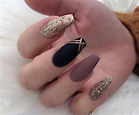 Diseños de uñas acrilicas stiletto o en punta!. Uñas acrilicas negras | Botox