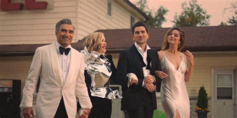 Джерри чиккоритти, пол фокс, джордан каннинг. 'Schitt's Creek' Finale: The Rose Family Gets Their "Happy ...