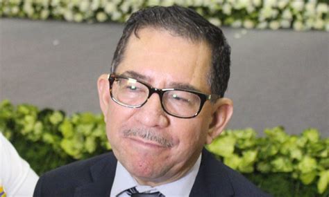 Hugo Martínez pide al FMLN que considere sacar a Eugenio Chicas del partido