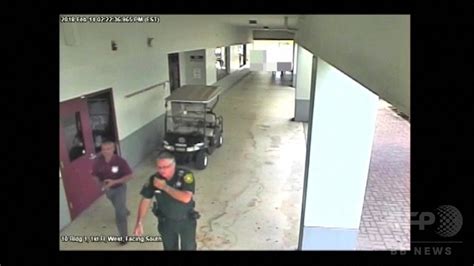 動画：米高校銃乱射、「対応怠った元保安官」捉える映像公開 当局が主張 写真1枚 国際ニュース：afpbb News
