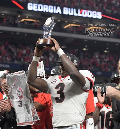 Bulldog Linebacker Roquan Smith Wins 2017 Butkus Award Bulldawg