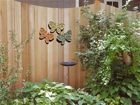 Looking for garden wall ideas? Outdoor Fence Decorations Ideas - HomesFeed