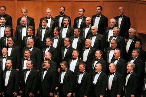 Portland Gay Men's Chorus kicks off Christmas with 150 voices ...