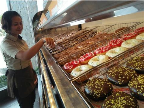 Banyaknya mal yang tutup berimbas pada operasi bisnis dunkin' donuts, sehingga yang jadi korban adalah hak pekerja seperti upah dan thr yang belum dibayarkan. Bulan Depan Dunkin Donuts Launching Varian Baru