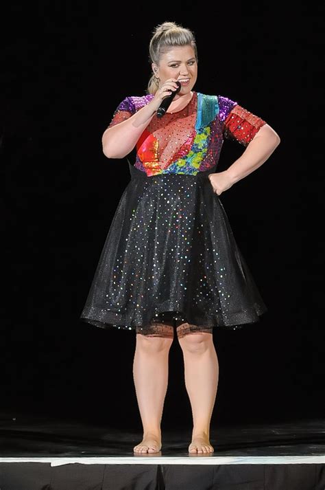 Kelly Clarkson Cancels Remainder Of 2015 Tour - Fame10