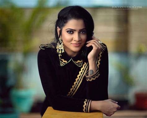 Vj chitra, of tamil show pandian stores fame, was 29 and is suspected to have died by suicide. VJ Chitra (aka) Pandian Stores Mullai Images HD | TV ...
