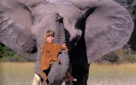 La increíble historia de Tippi la niña Mowgli real que se crió con animales salvajes