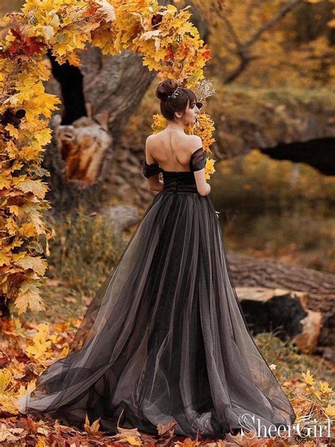 Please tell us which questions below are the same as this one: Off the Shoulder Non-traditional Black Wedding Dresses ...