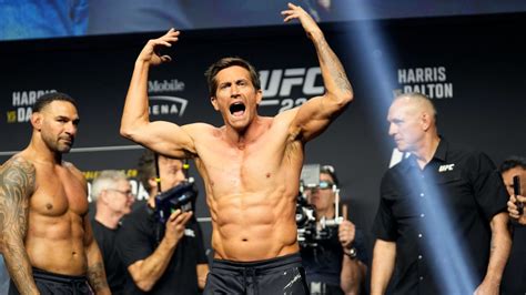 jake gyllenhaal shows off ripped physique during weigh in appearance at ufc 285 cnn